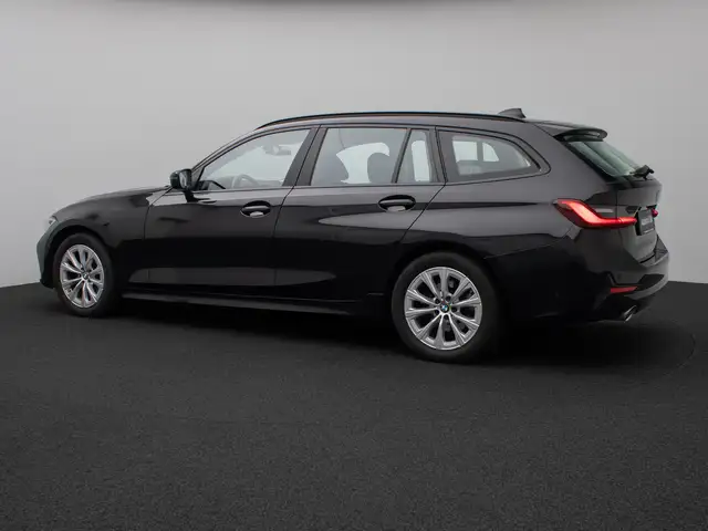 BMW 3 Series view 10