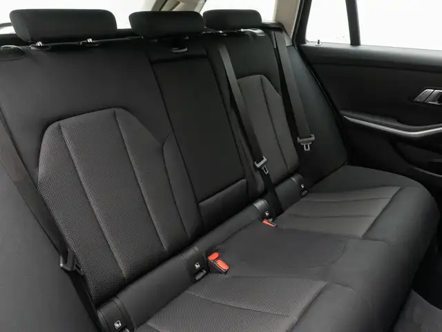 BMW 3 Series view 29