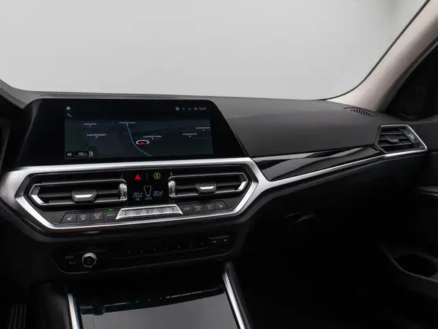 BMW 3 Series view 22