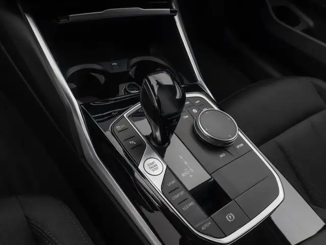 BMW 3 Series view 23