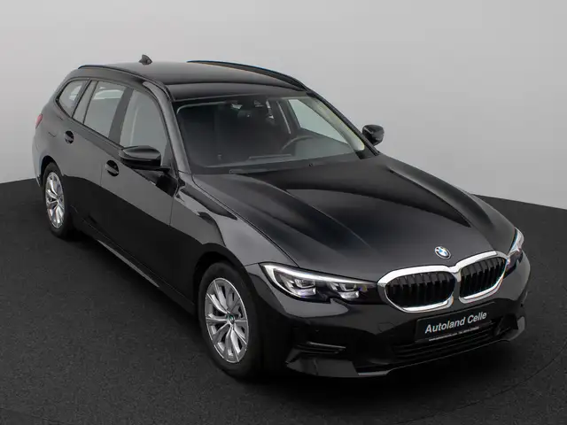BMW 3 Series view 3