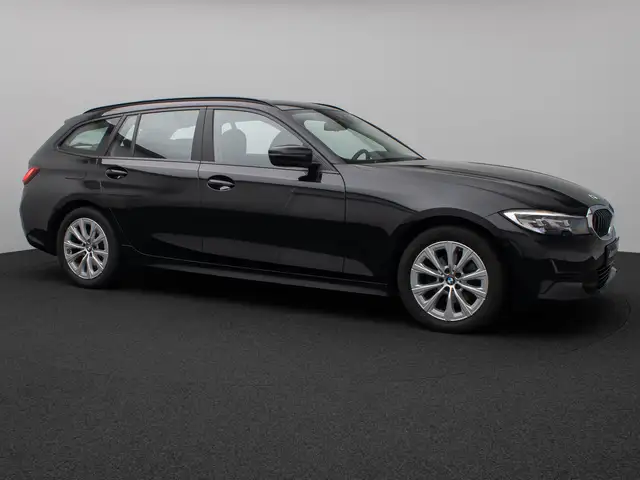BMW 3 Series view 4