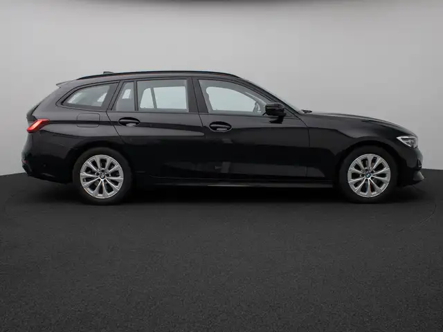 BMW 3 Series view 5