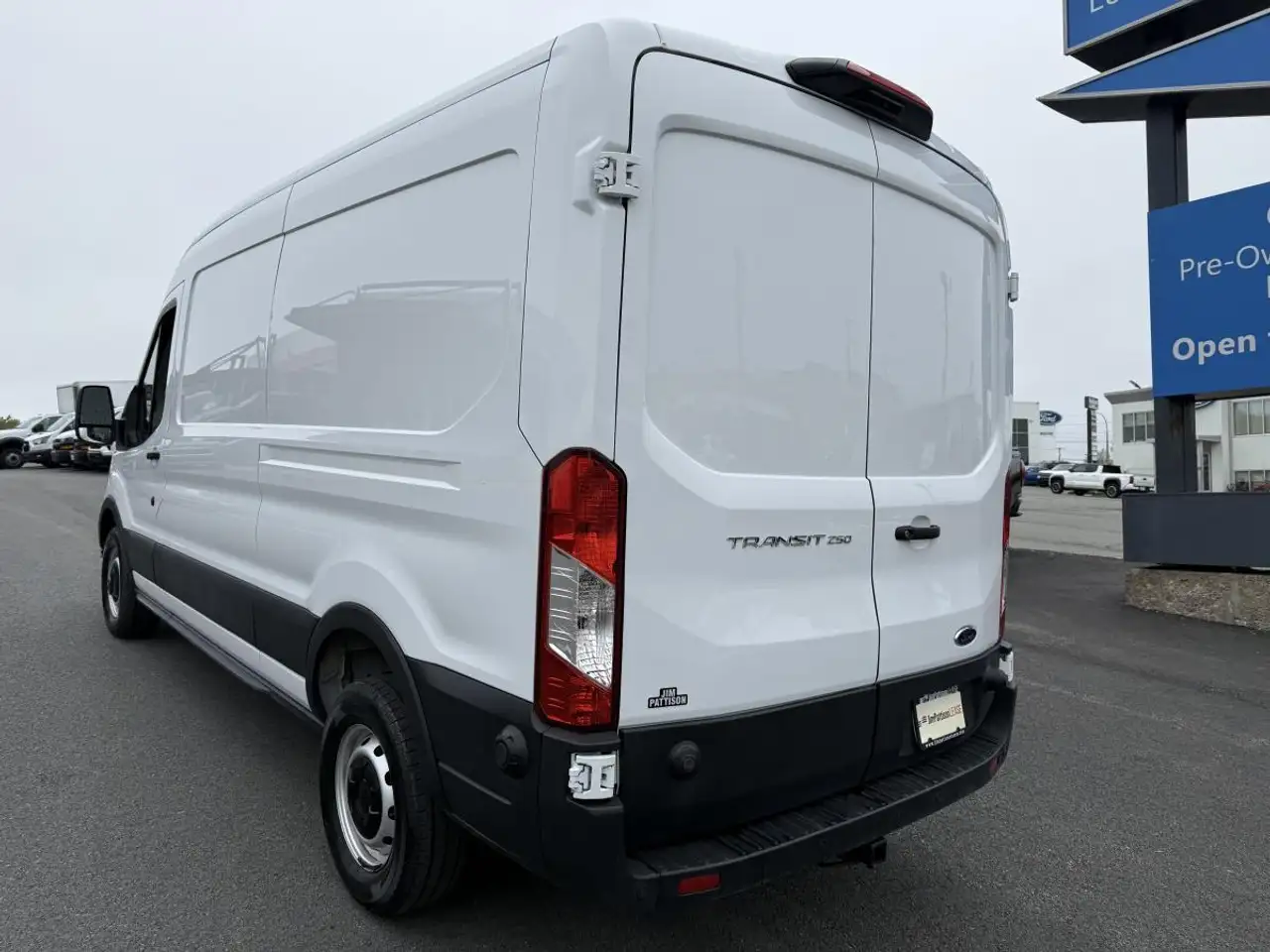 Ford Transit Cargo Van снимка Ford Transit Cargo Van