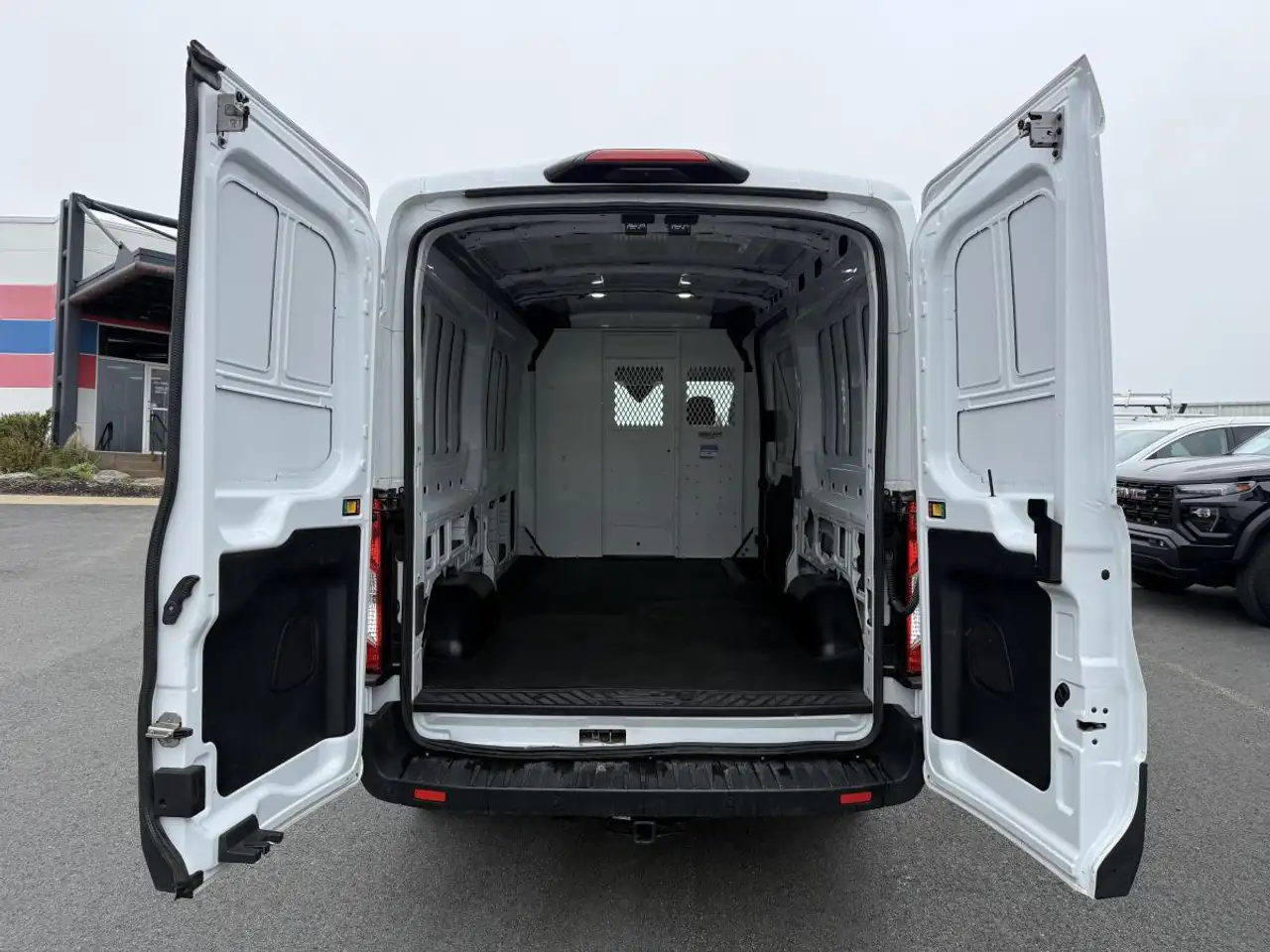 Ford Transit Cargo Van снимка Ford Transit Cargo Van