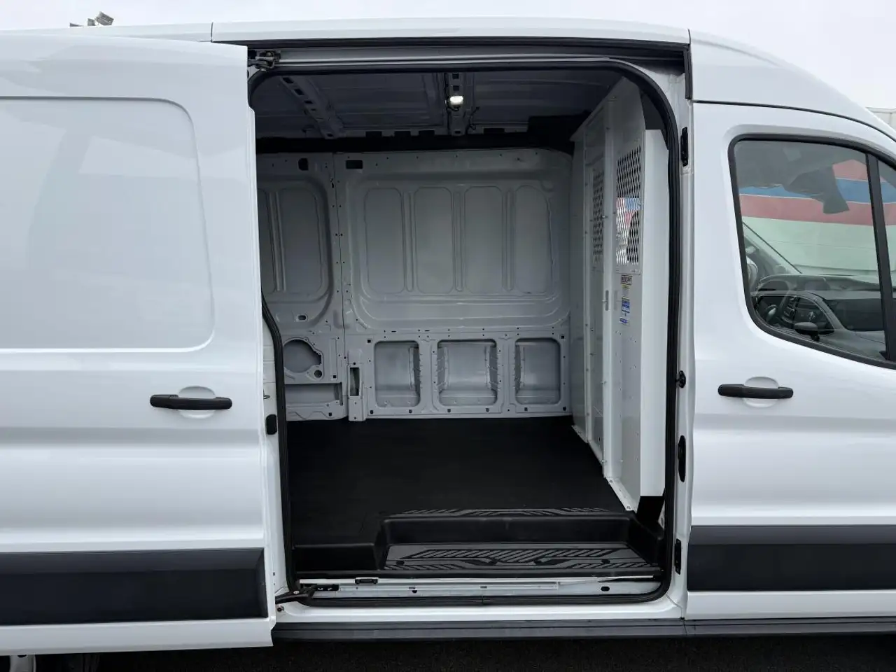 Ford Transit Cargo Van снимка Ford Transit Cargo Van