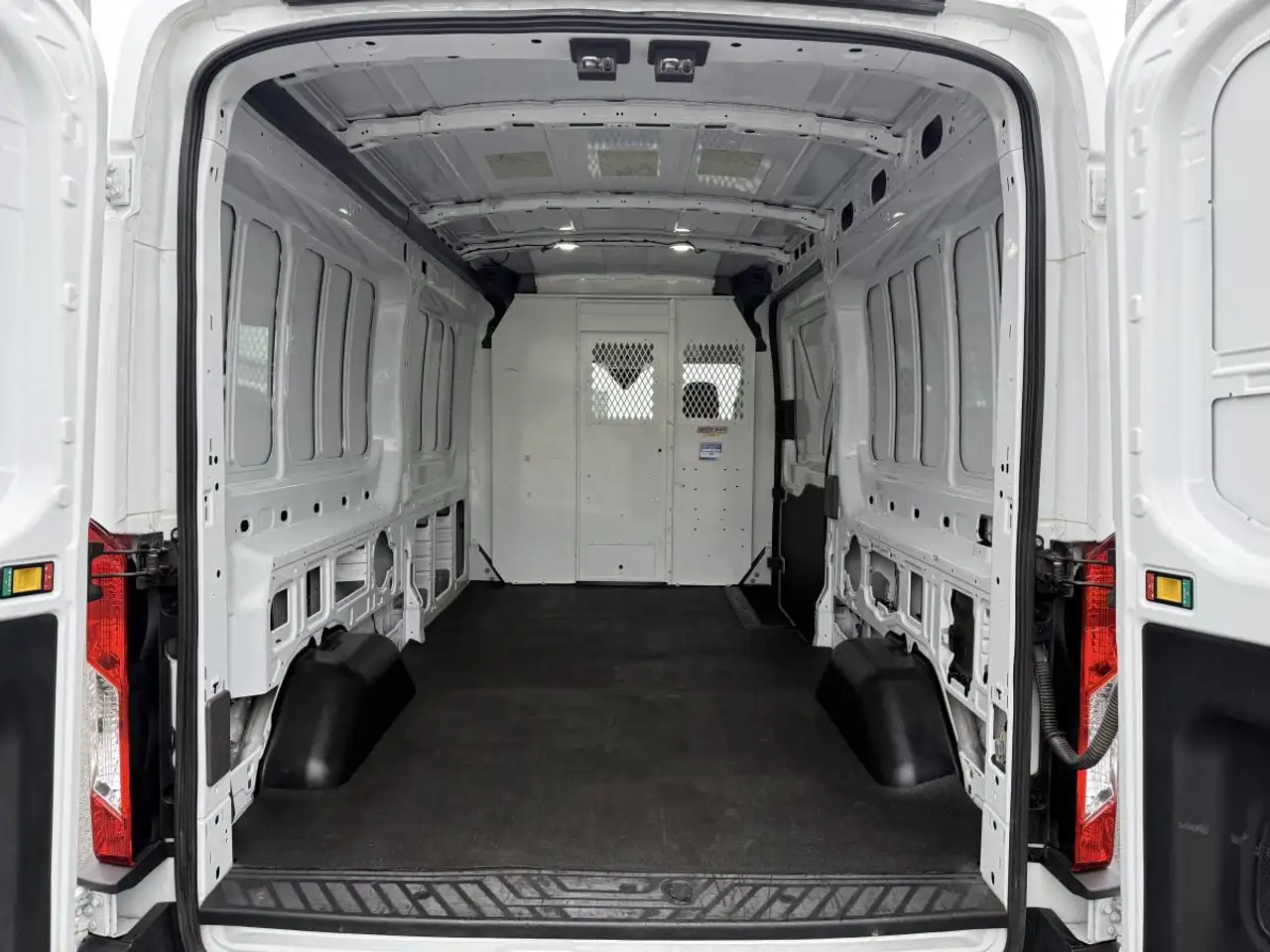 Ford Transit Cargo Van снимка Ford Transit Cargo Van