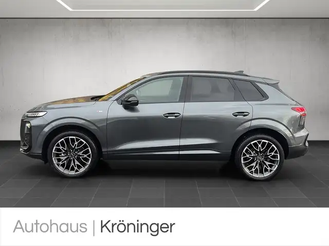 Audi Q3 view 3