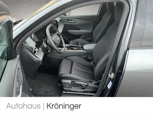 Audi Q3 view 7