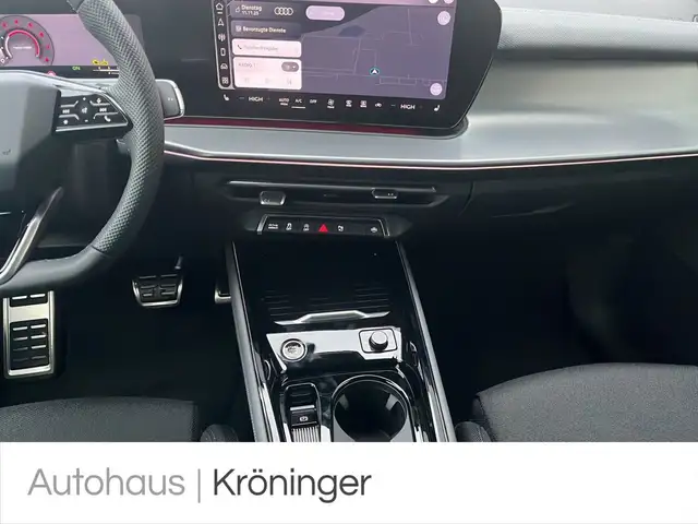 Audi Q3 view 14