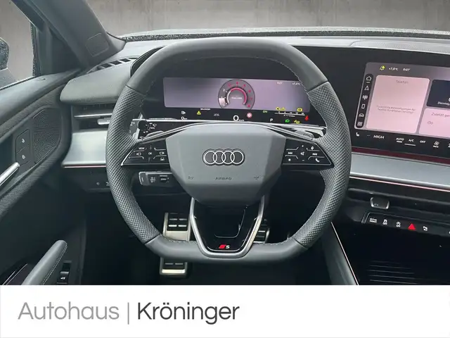 Audi Q3 view 11