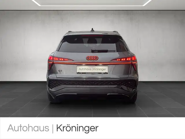 Audi Q3 view 6