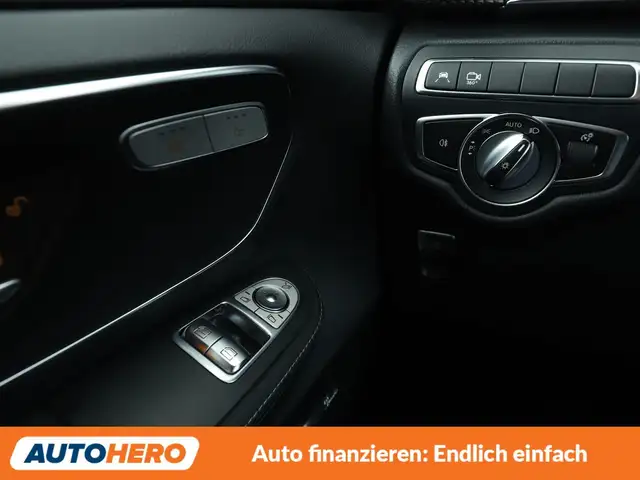 Mercedes-Benz V-Class view 26