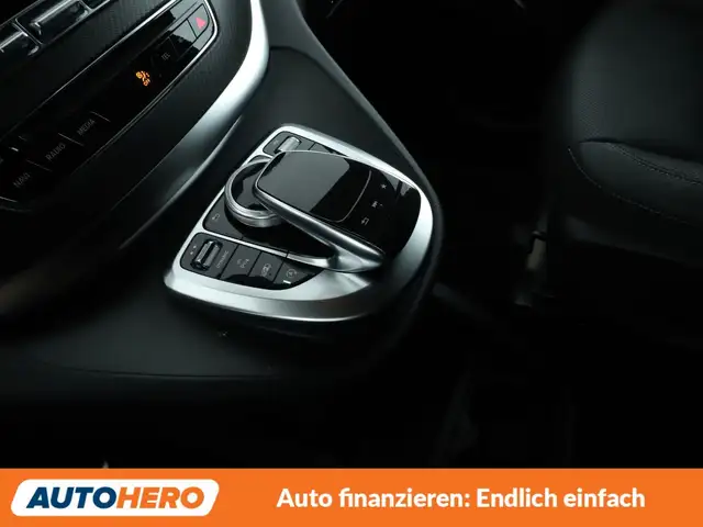 Mercedes-Benz V-Class view 24