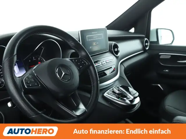 Mercedes-Benz V-Class view 11