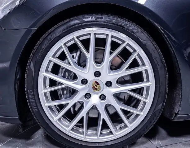 Porsche Panamera view 8
