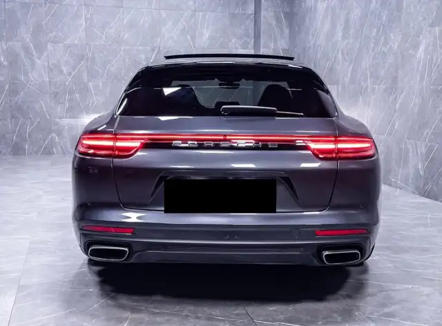 Porsche Panamera view 4