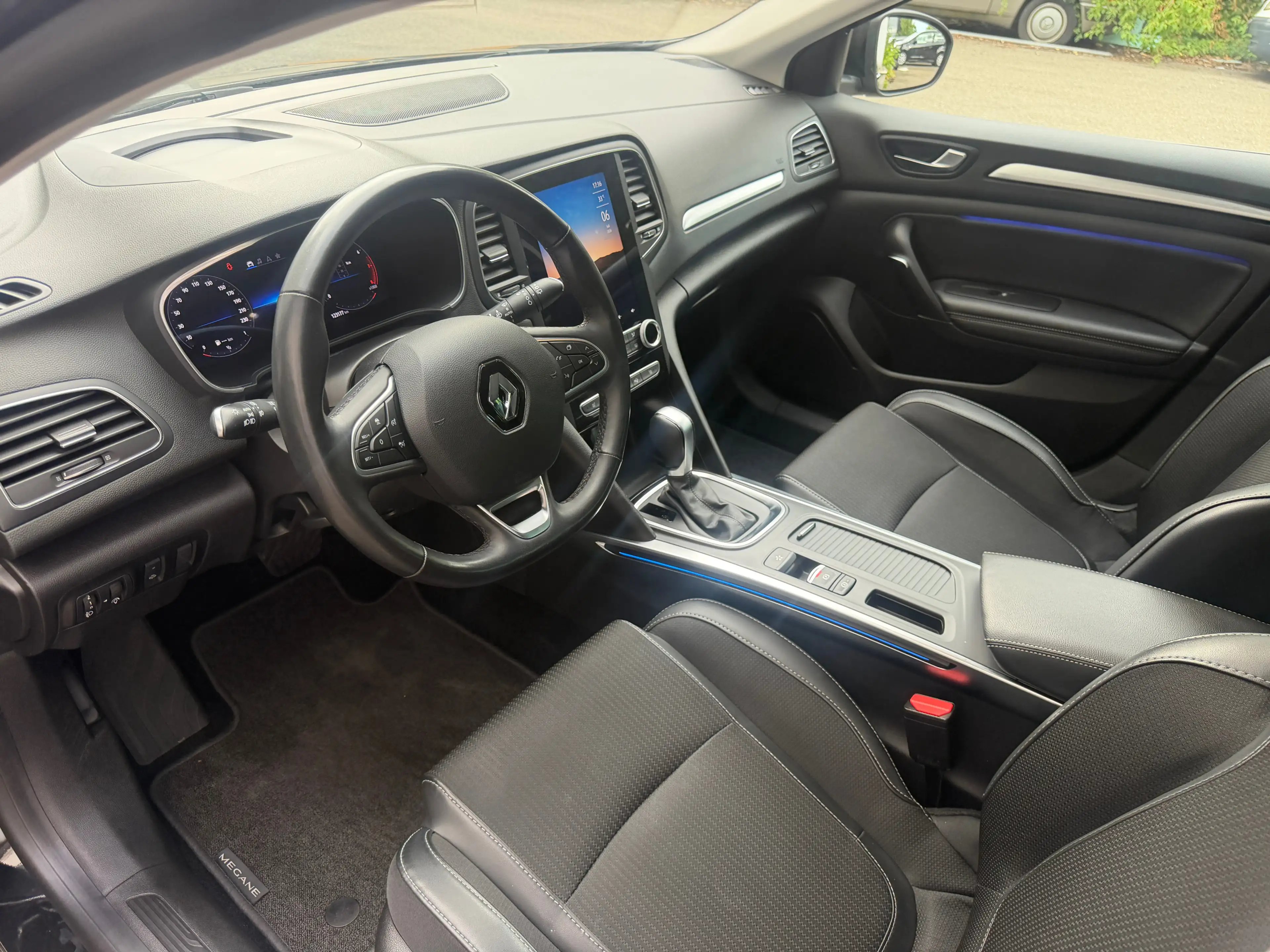 Renault Megane Intens LED ACC Virtual-Cockpit Rü-Kamera — photo 12