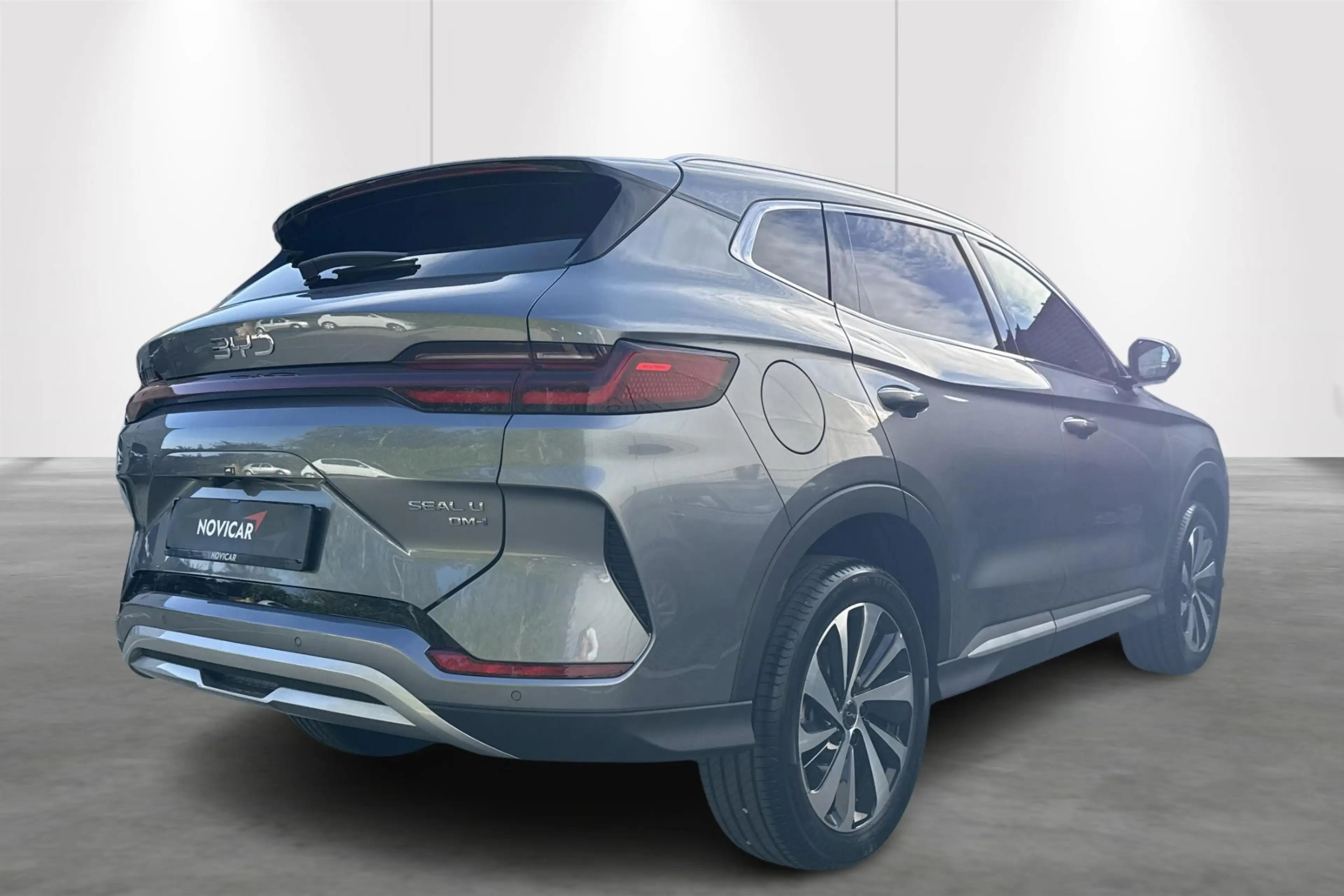 BYD Seal U 1.5 DM-i Boost PHEV — photo 2