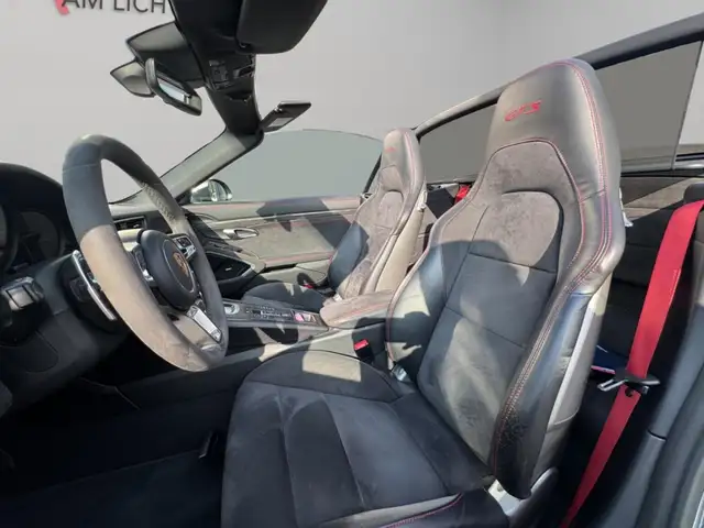 Porsche 911 view 10
