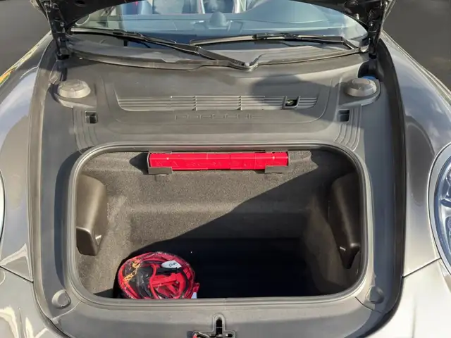 Porsche 911 view 7