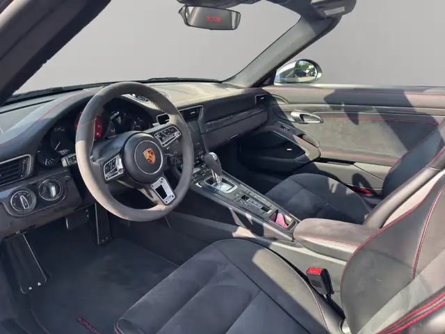 Porsche 911 view 9