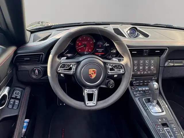Porsche 911 view 12