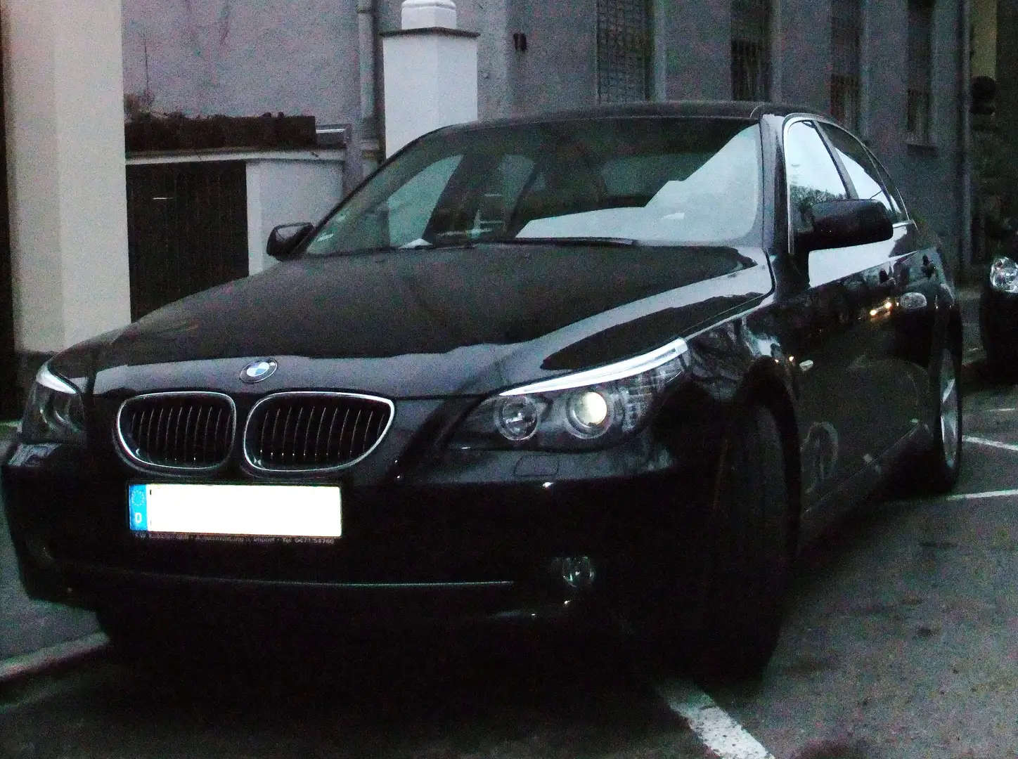 BMW 528 xi Schwarz - 1
