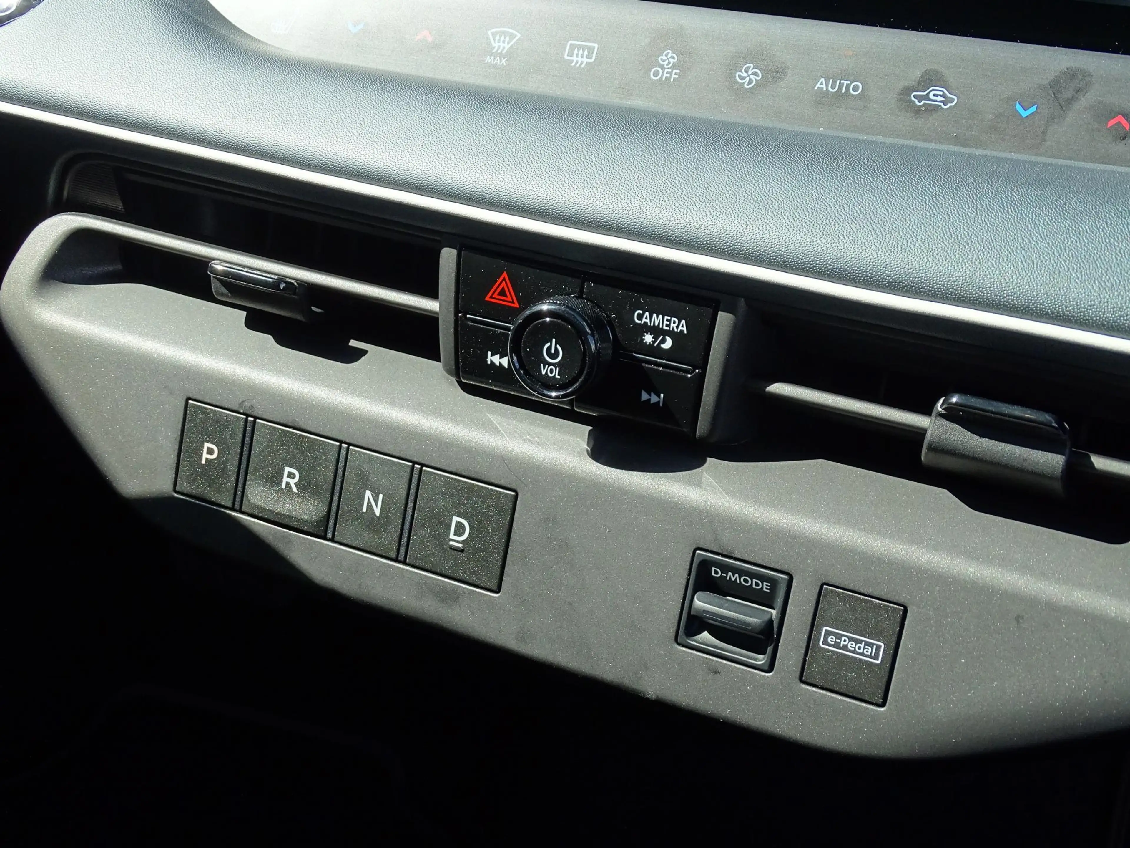 Nissan Leaf Evolve 52 kWh NU 10 JAAR GARANTIE! / PANODAK / BOS — photo 32
