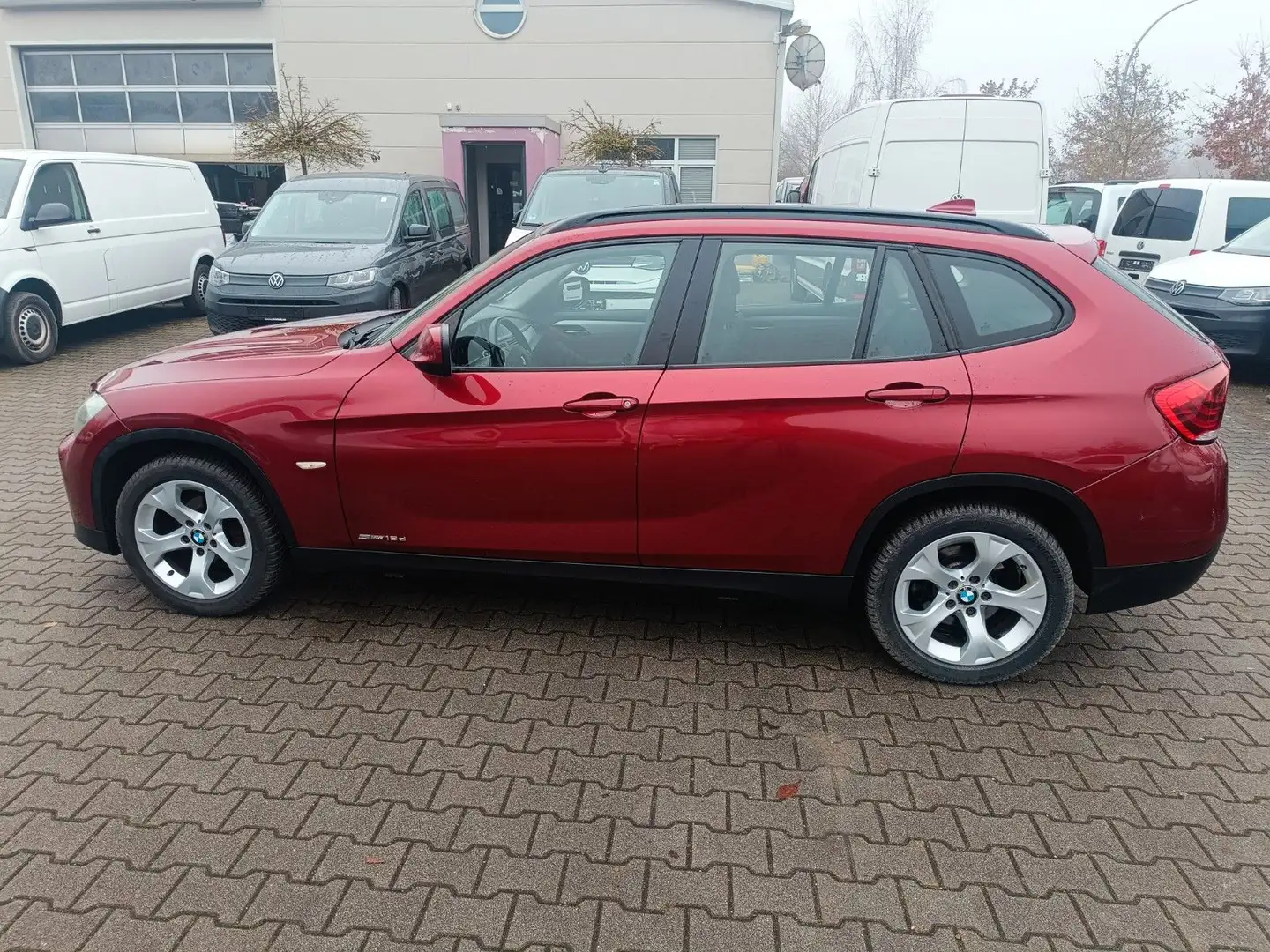 BMW X1 18 d sDrive Rojo - 1