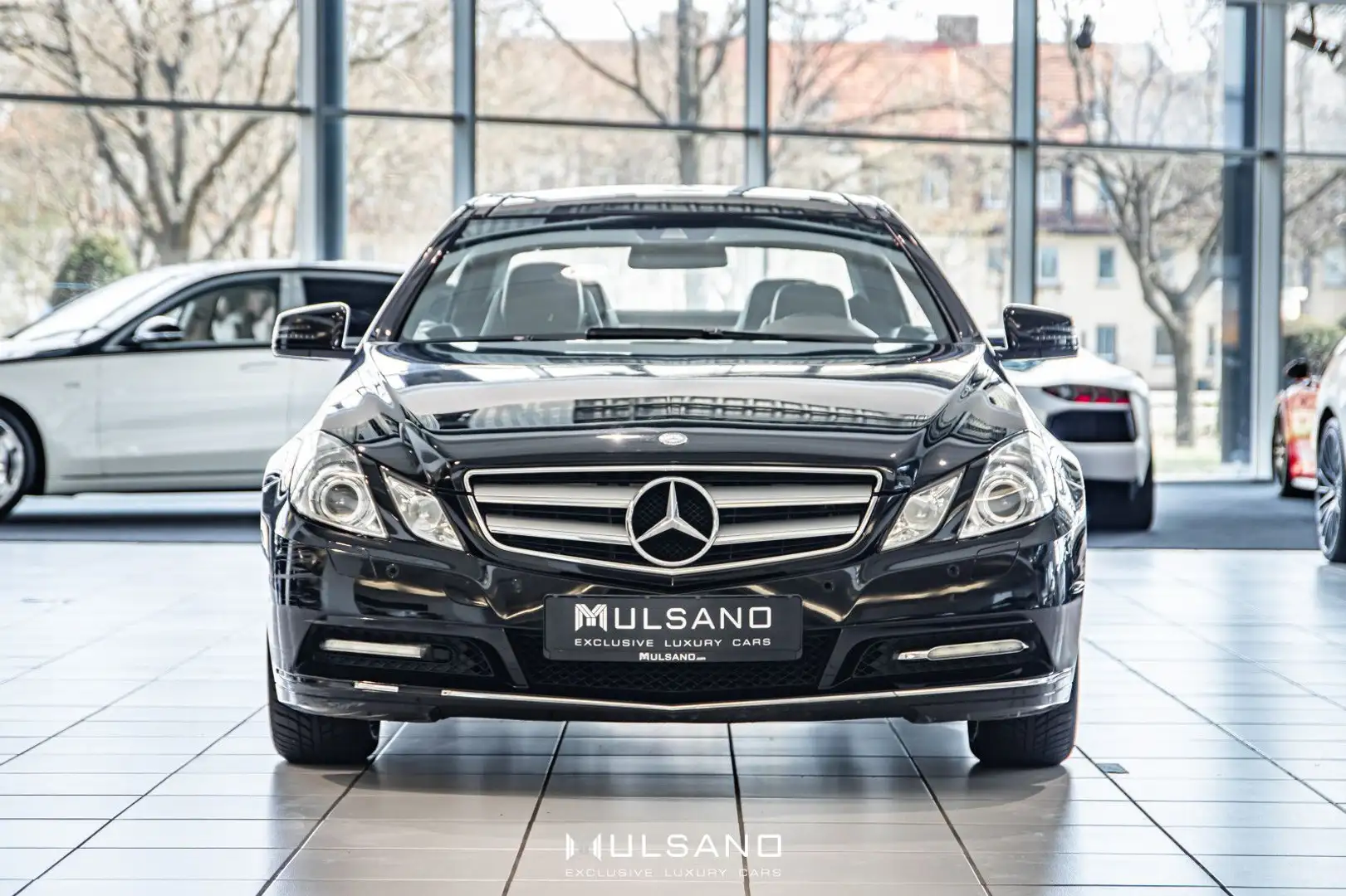 Mercedes-Benz E 220 Coupe CDI BlueEfficiency AUTOMA. PANO NAVI Schwarz - 2