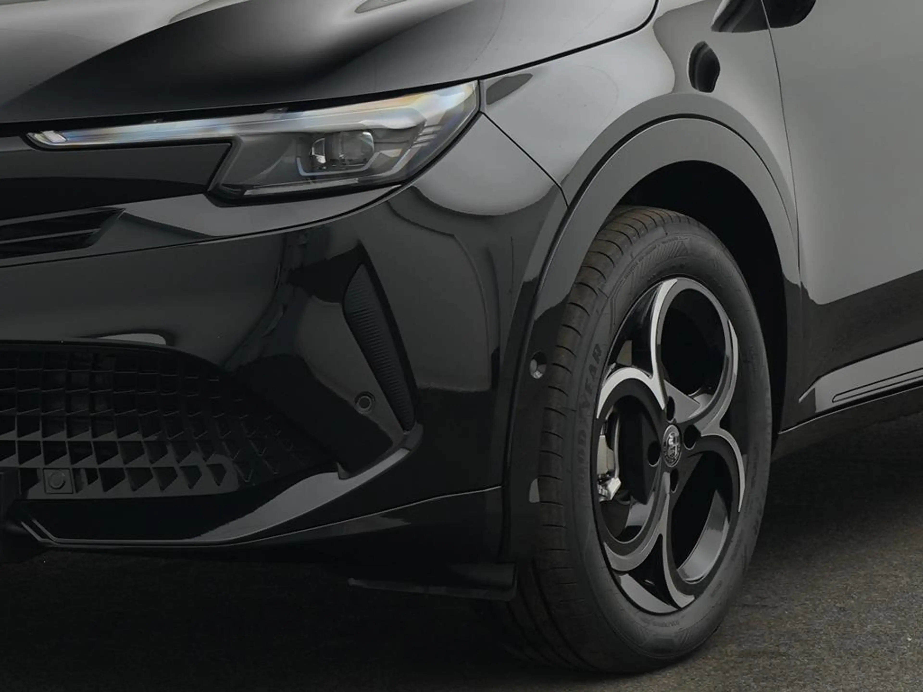 Alfa Romeo Junior Elettrica 115 kW Ti — photo 11