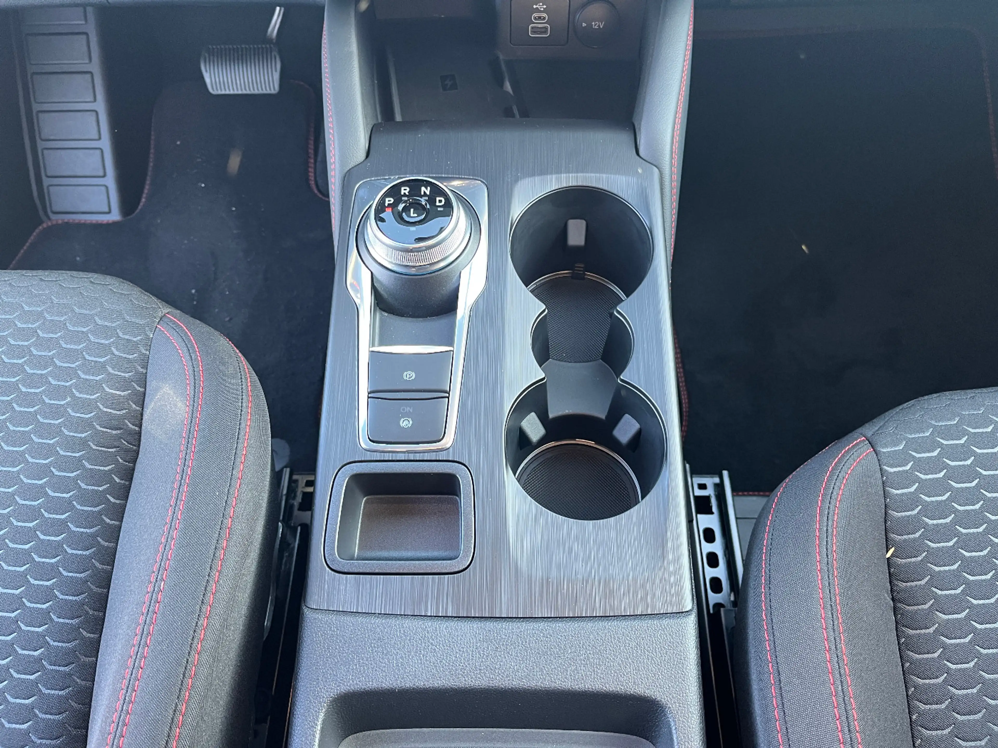 Ford Kuga ST-Line LED+360°Kamera+Navi+Winterpaket — photo 11