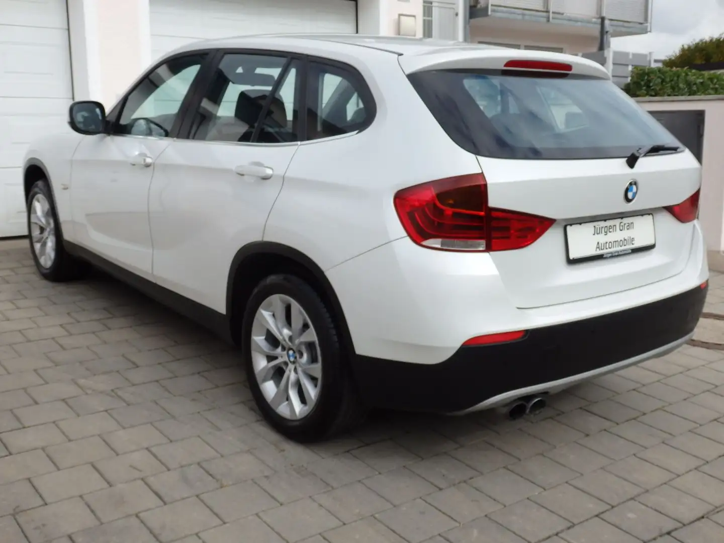 BMW X1 xDrive28i Aut Xenon Lenkradheiz Sitzhzg PDC Blanc - 2