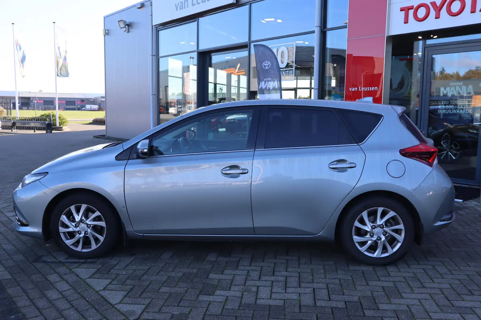 Toyota Auris 1.2T DYNAMIC 5-DEURS AUTOMAAT AFN-TREKHAAK CAMERA Grijs - 2