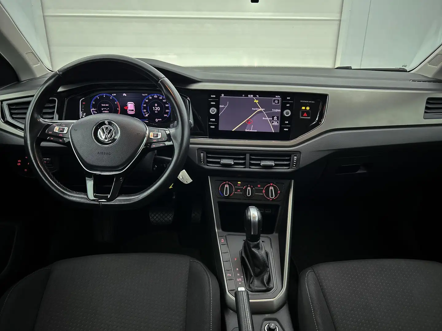 Volkswagen Polo 1.0 TSI Comfortline (NL-auto, Navi, Digitale Dash, Gris - 2