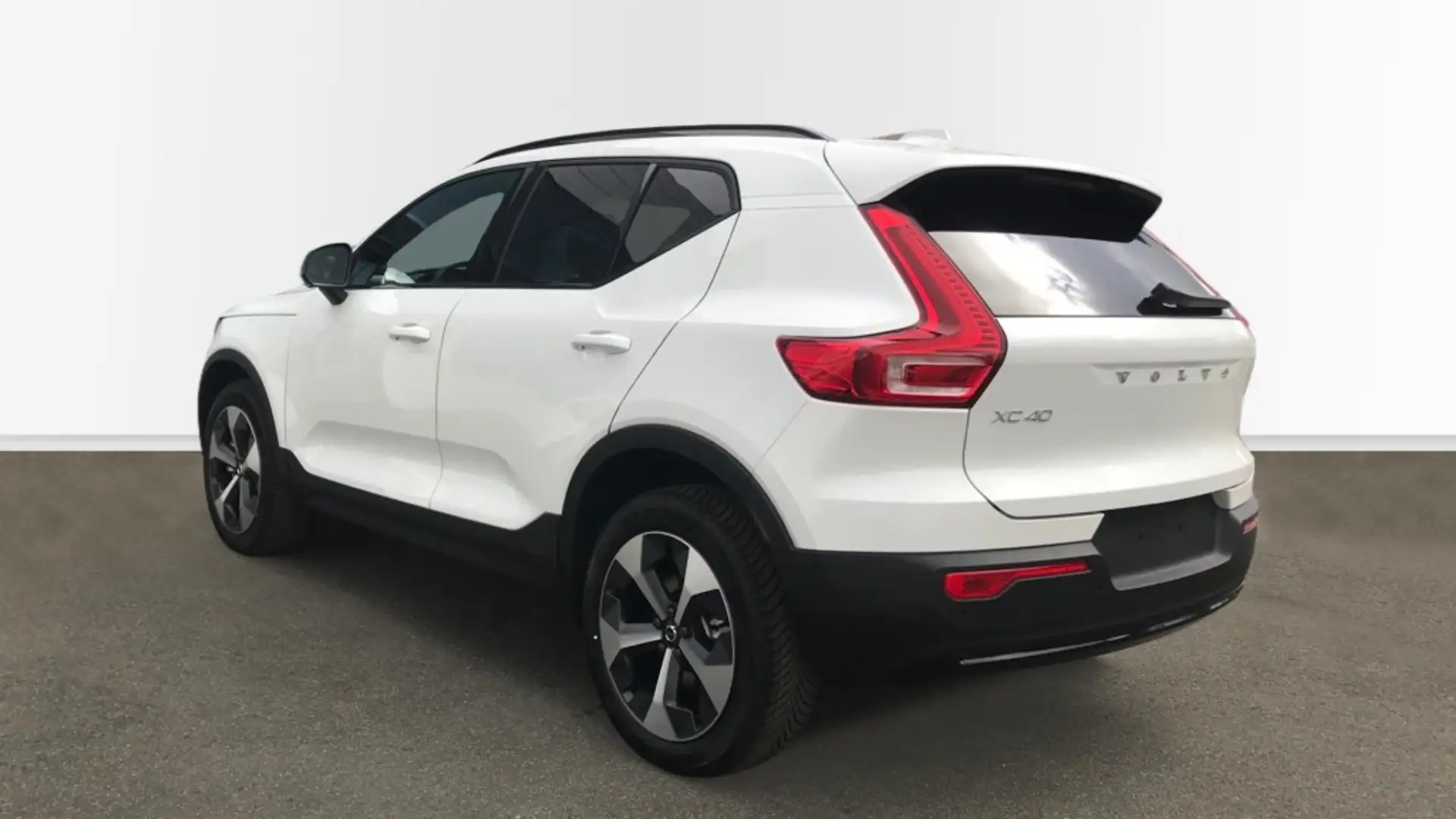 Volvo XC40 PLUS B3 MILD HYBRID GASOLINA DARK - 2
