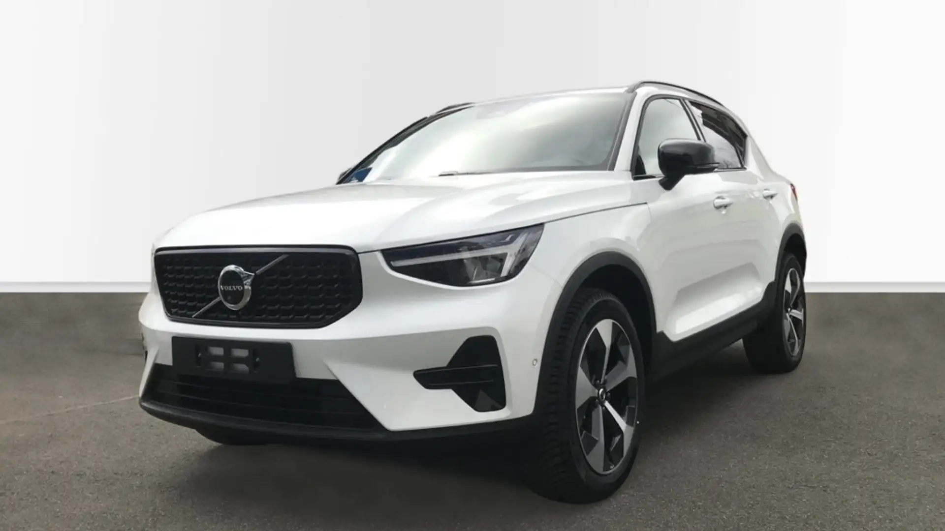Volvo XC40 PLUS B3 MILD HYBRID GASOLINA DARK - 1