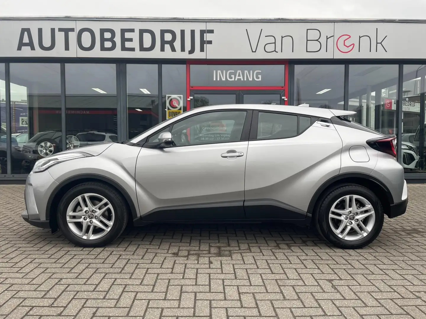 Toyota C-HR 1.8 Hybrid Active | Camera | Cruise | Stoelverwarm Zilver - 2