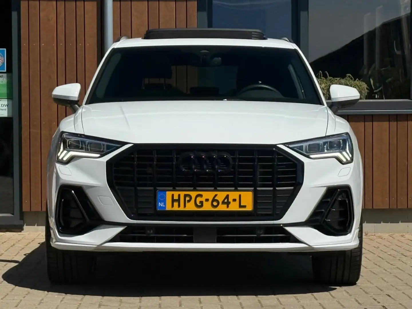 Audi Q3 45 TFSI E S-Line Pano ACC Sonos Stoelverw. Led Bli Wit - 2