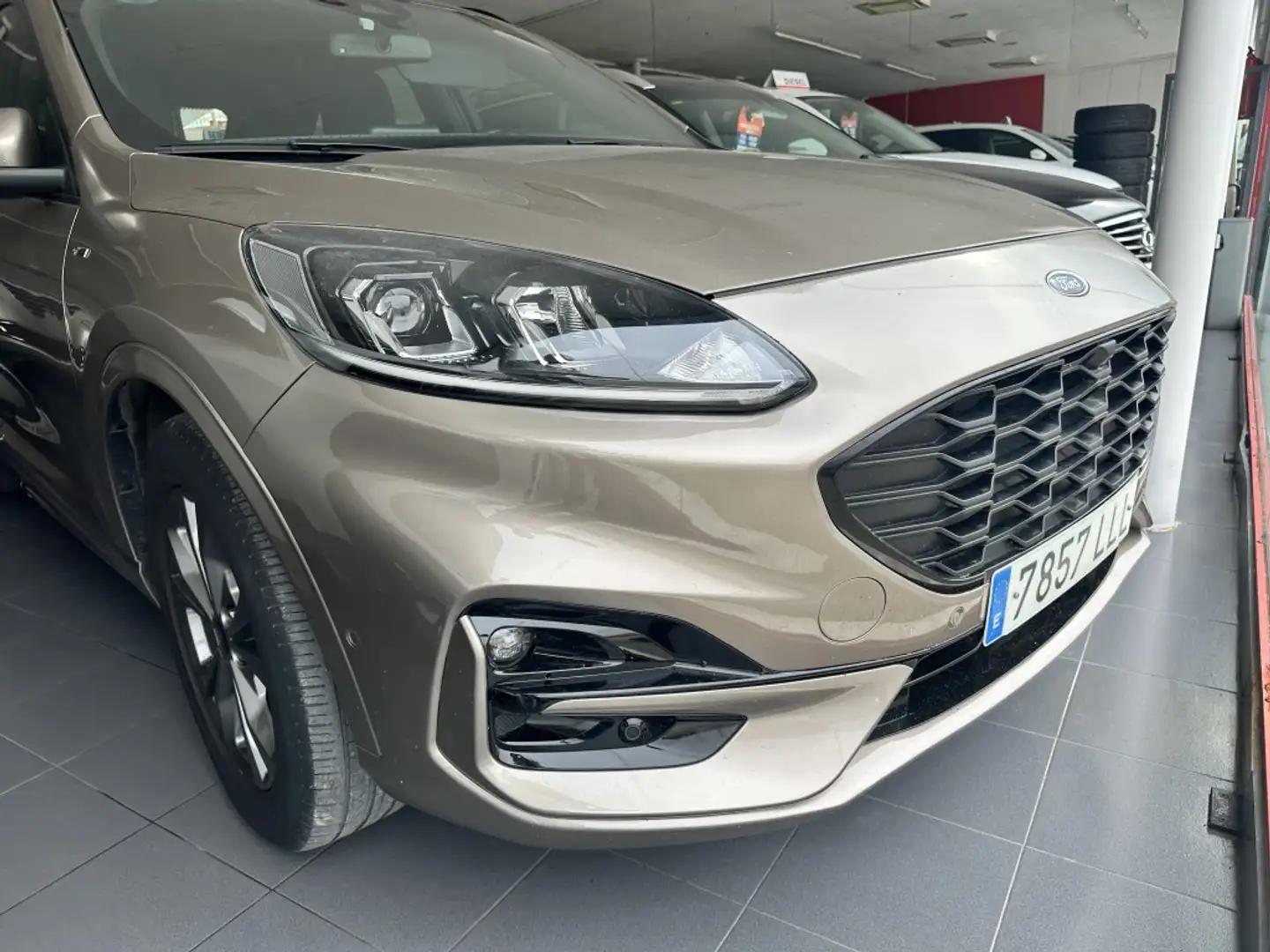 Ford Kuga 1.5 EcoBlue ST-Line X FWD 120 Aut. Bruin - 1