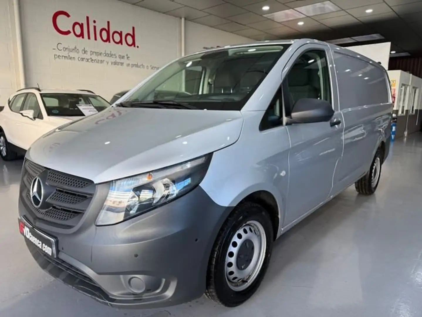 Mercedes-Benz Vito Crew 113CDI Larga Gris - 1