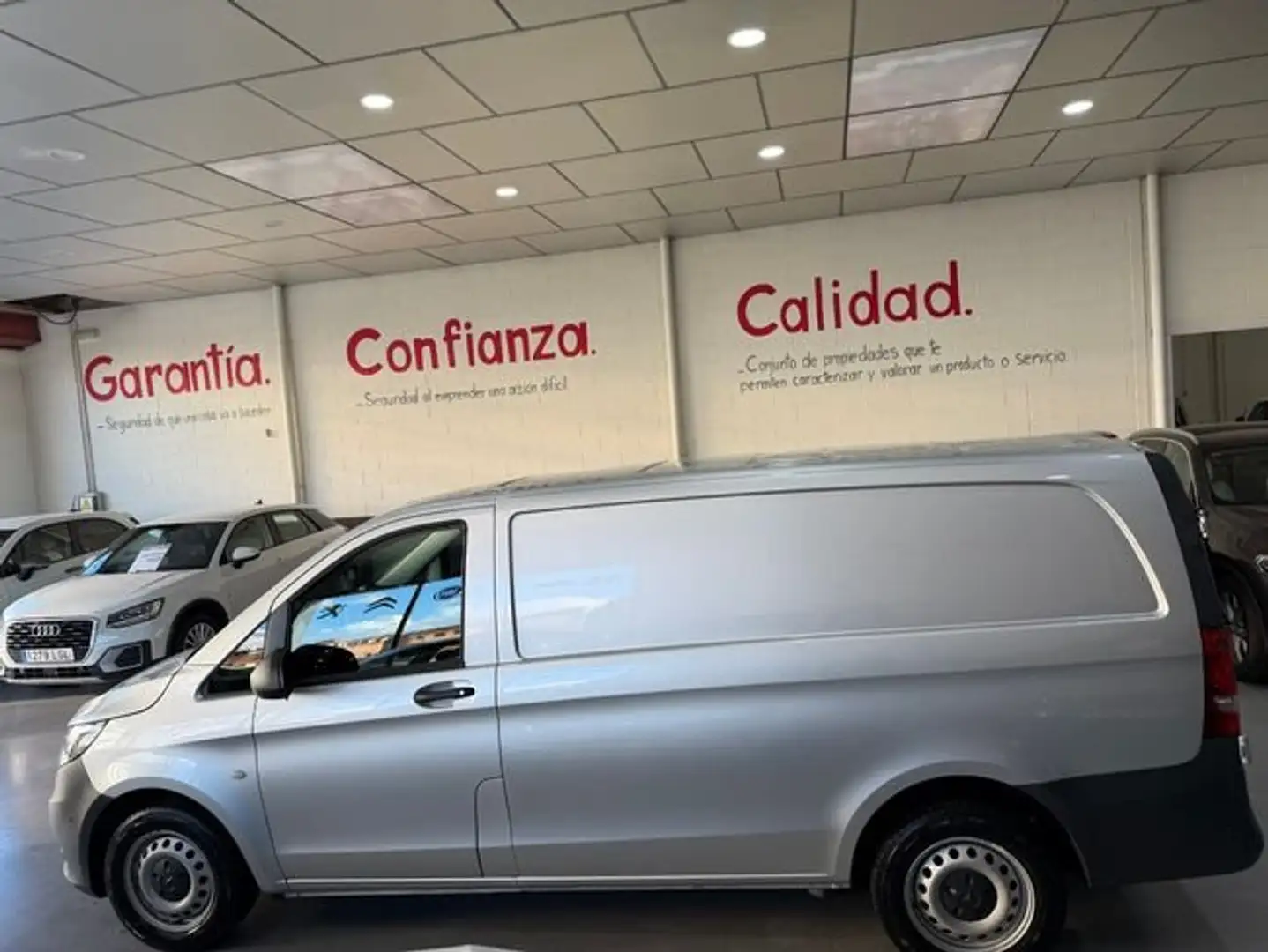 Mercedes-Benz Vito Crew 113CDI Larga Gris - 2