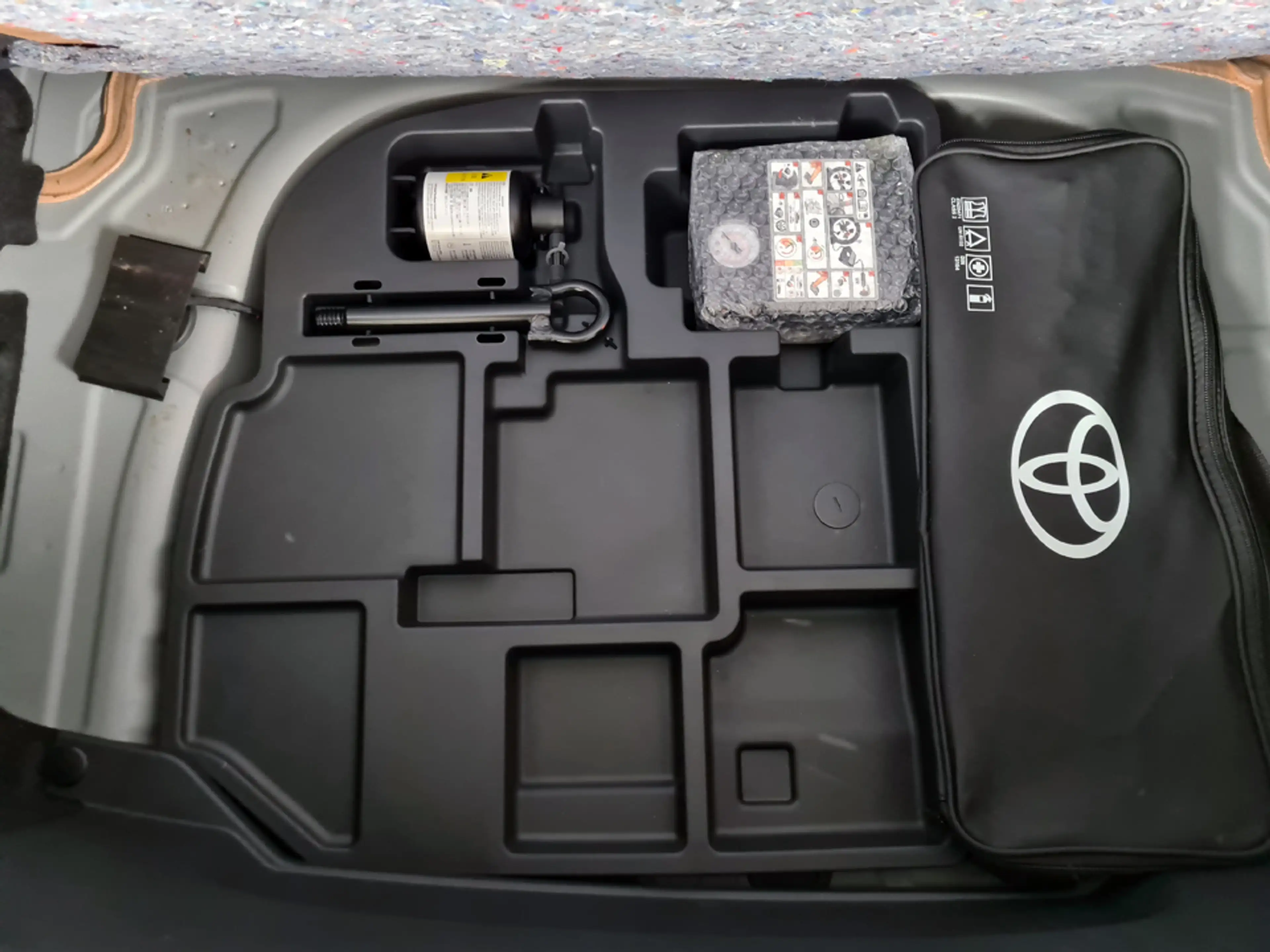 Toyota Aygo X 1.5 Hybrid 115 Teamplayer /Draadloze telefoonoplad — photo 12