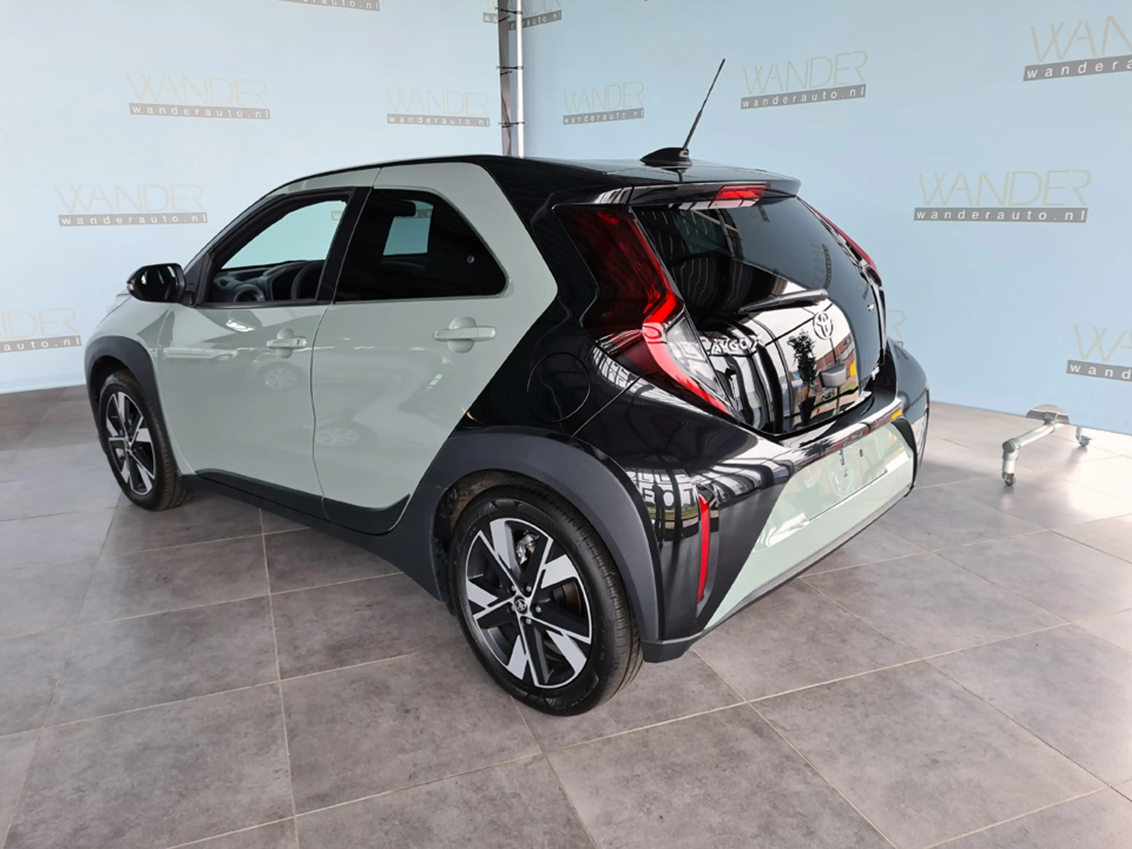 Toyota Aygo X 1.5 Hybrid 115 Teamplayer /Draadloze telefoonoplad — photo 9