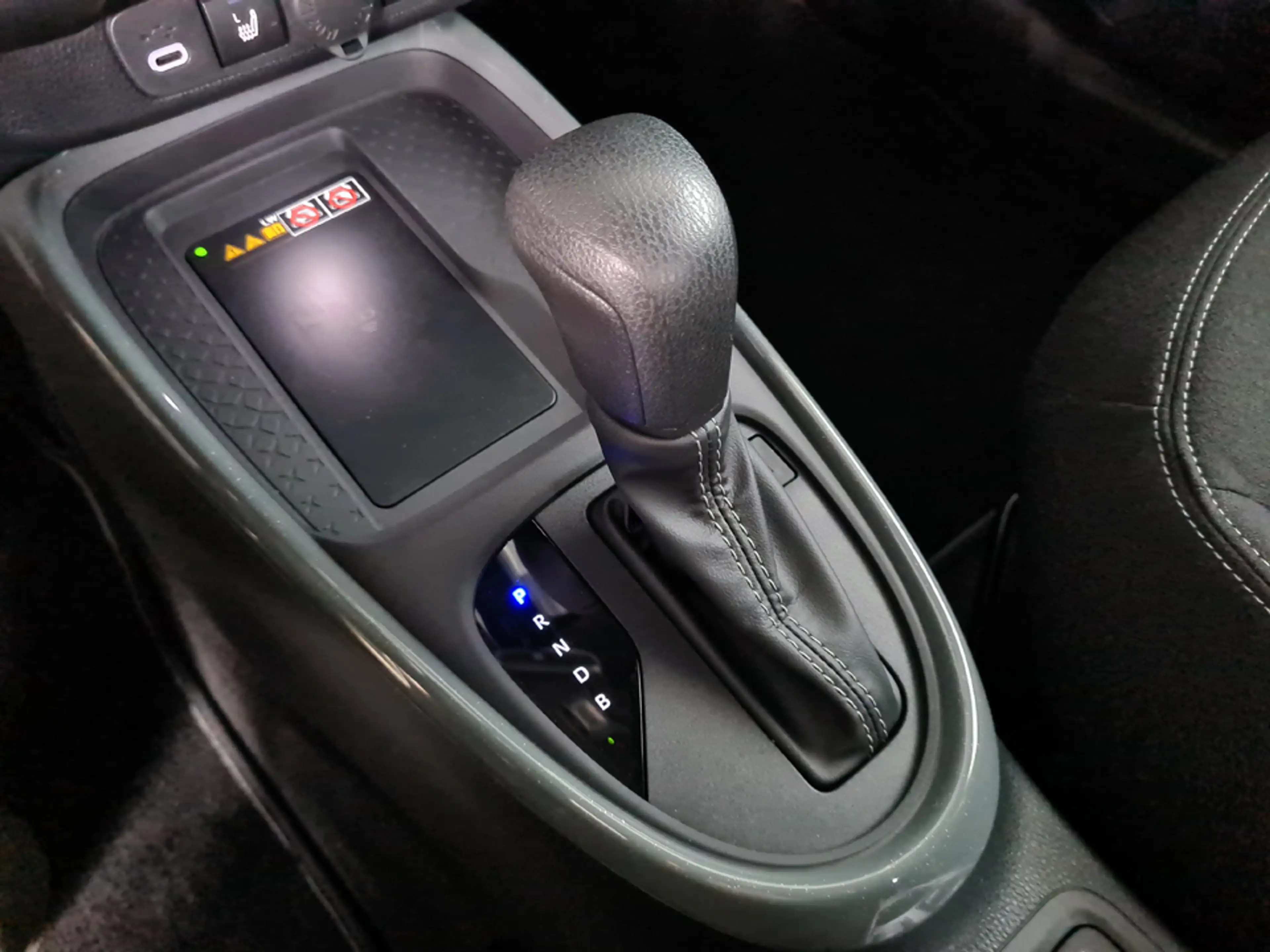 Toyota Aygo X 1.5 Hybrid 115 Teamplayer /Draadloze telefoonoplad — photo 5