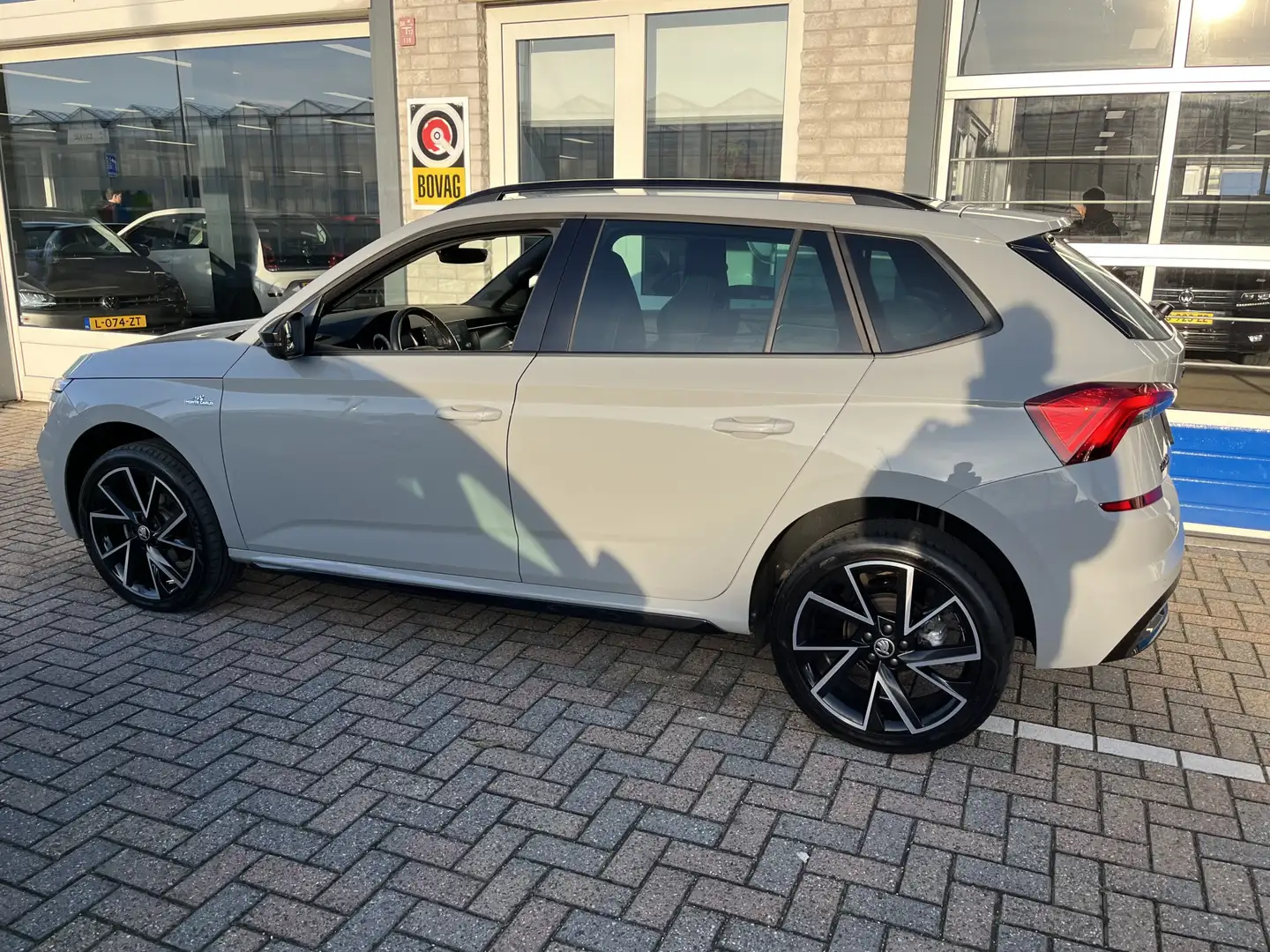 Skoda Kamiq 1.5 TSI ACT Monte Carlo / AUTOMAAT/ PANO/ 150 PK/ Grijs - 2
