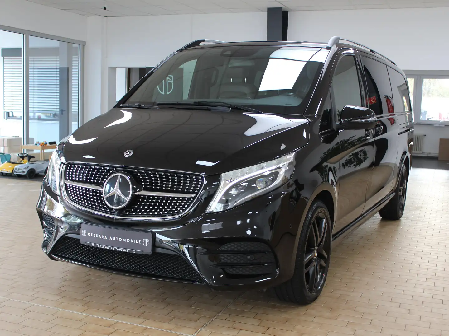 Mercedes-Benz V 300 V300 d AVANTGARDE EDITION 4Matic Extralang 8-Sitze Noir - 2