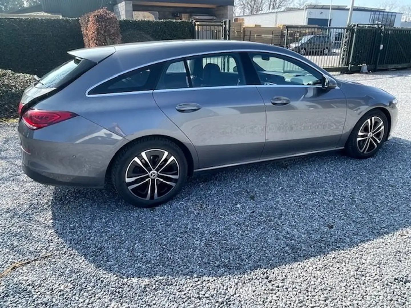 Mercedes-Benz CLA 180 d 2.0cc Shooting Brake 03/2023 (15700€netto) Gris - 2