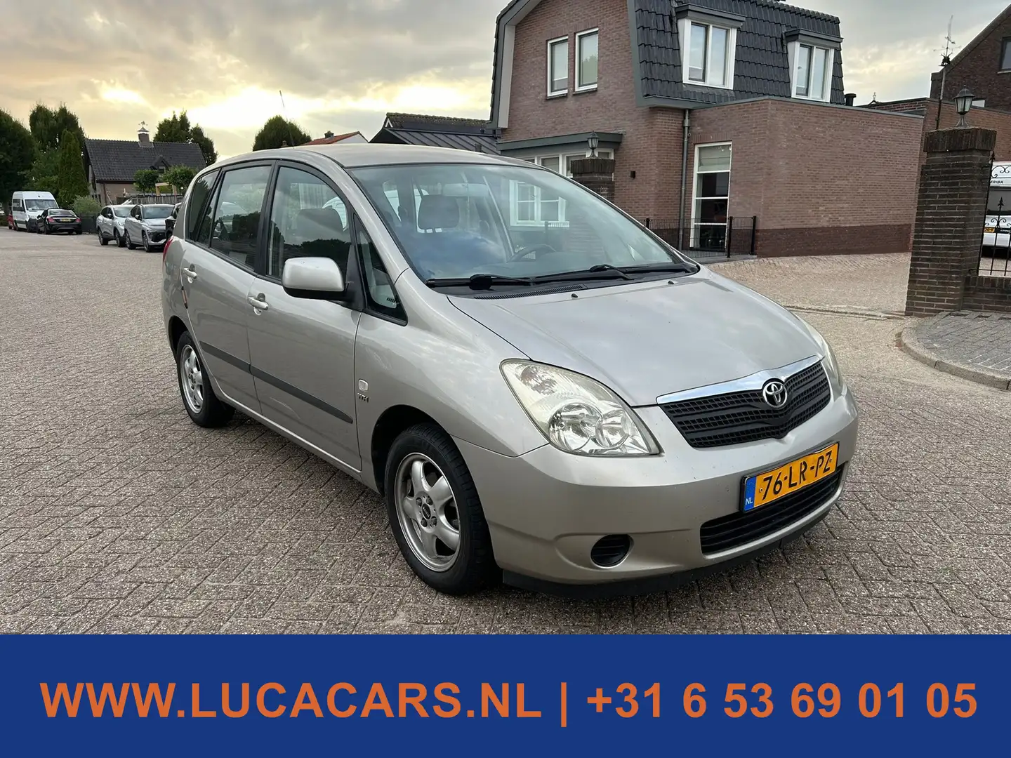Toyota Corolla Verso 1.6 VVT-i Linea Terra NIEUWE APK! siva - 2